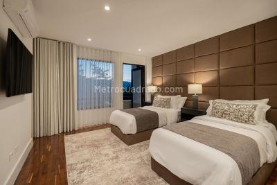Casa de 5 alcobas en venta en El Poblado, Medellín, 380 m² · foto 13 de 20