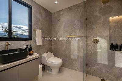 Casa de 5 alcobas en venta en El Poblado, Medellín, 380 m² · foto 19 de 20