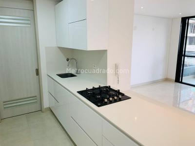 Apartamento en venta en El Poblado, Medellín · foto 2 de 15