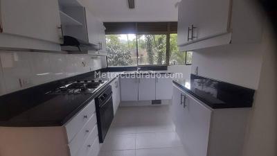 Apartamento de 3 alcobas en venta en El Poblado, Medellín, 157 m² · foto 4 de 20