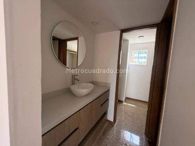 Apartamento de 3 alcobas en arriendo en El Poblado, Medellín, 140 m² · foto 16 de 18