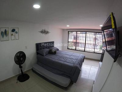Casa de 5 alcobas en venta en Calasanz, Medellín, 213 m² · foto 9 de 20