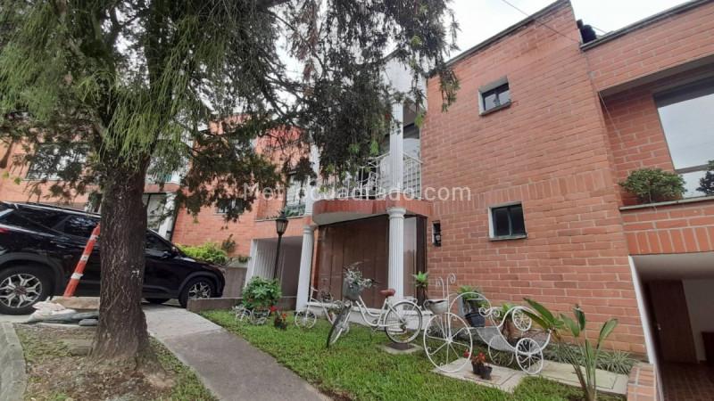 4BR Apartment in Poblado (250 m²)
