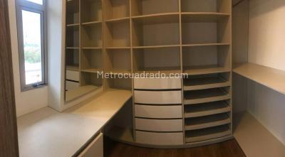 Apartamento de 3 alcobas en arriendo en El Poblado, Medellín, 230 m² · foto 10 de 17