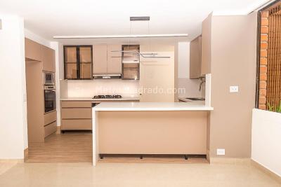 Apartamento de 3 alcobas en venta en Medellin, Medellín, 278 m² · foto 4 de 20