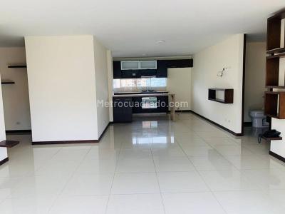 Apartamento de 3 alcobas en arriendo en El Poblado, Medellín, 130 m² · foto 3 de 19