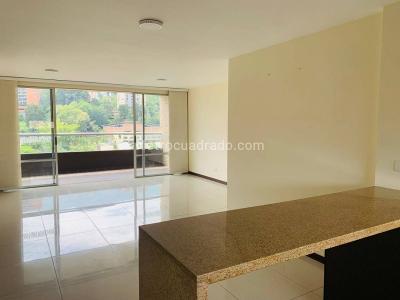 Apartamento de 3 alcobas en arriendo en El Poblado, Medellín, 130 m² · foto 4 de 19