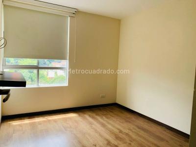 Apartamento de 3 alcobas en arriendo en El Poblado, Medellín, 130 m² · foto 5 de 19