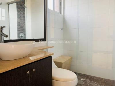 Apartamento de 3 alcobas en arriendo en El Poblado, Medellín, 130 m² · foto 15 de 19