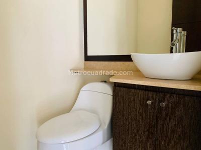 Apartamento de 3 alcobas en arriendo en El Poblado, Medellín, 130 m² · foto 16 de 19