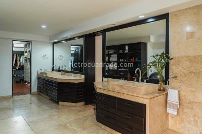Apartamento en venta en El Poblado, Medellín · foto 20 de 20