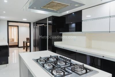 Apartamento en venta en El Poblado, Medellín · foto 2 de 20