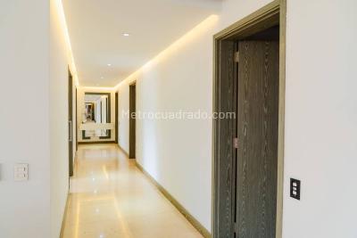 Apartamento en venta en El Poblado, Medellín · foto 6 de 20
