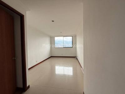 Apartamento de 3 alcobas en arriendo en Los Balsos, Medellín, 187 m² · foto 3 de 17