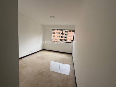 Apartamento de 3 alcobas en arriendo en Los Balsos, Medellín, 187 m² · foto 4 de 17