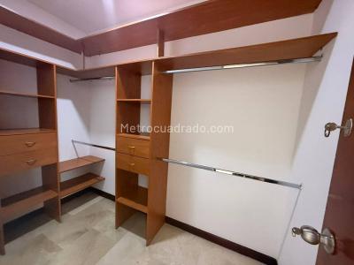 Apartamento de 3 alcobas en arriendo en Los Balsos, Medellín, 187 m² · foto 5 de 17