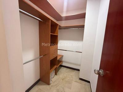 Apartamento de 3 alcobas en arriendo en Los Balsos, Medellín, 187 m² · foto 9 de 17