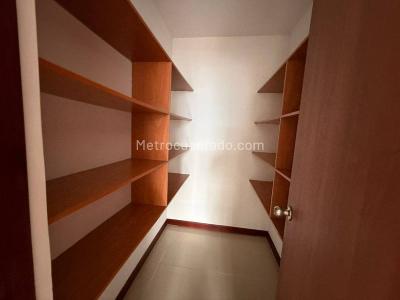 Apartamento de 3 alcobas en arriendo en Los Balsos, Medellín, 187 m² · foto 10 de 17