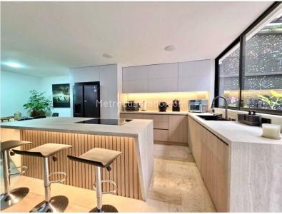 Casa de 3 alcobas en venta en Envigado, Envigado, 169 m² · foto 2 de 16