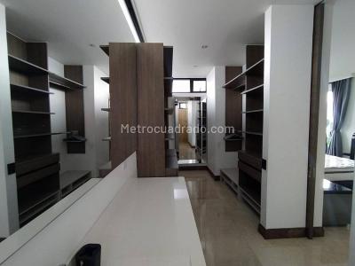 Apartamento de 2 alcobas en venta en El Poblado, Medellín, 130 m² · foto 13 de 20