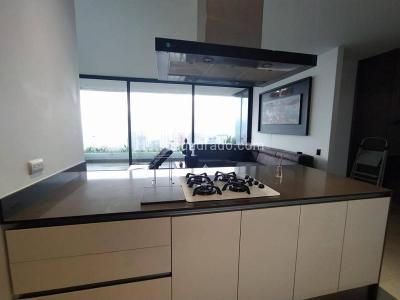 Apartamento de 2 alcobas en venta en El Poblado, Medellín, 130 m² · foto 2 de 20