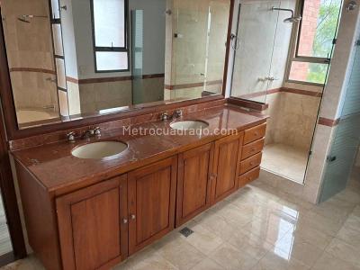 Apartamento de 4 alcobas en venta en El Poblado, Medellín, 245 m² · foto 12 de 20