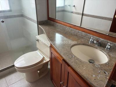 Apartamento de 4 alcobas en venta en El Poblado, Medellín, 245 m² · foto 13 de 20
