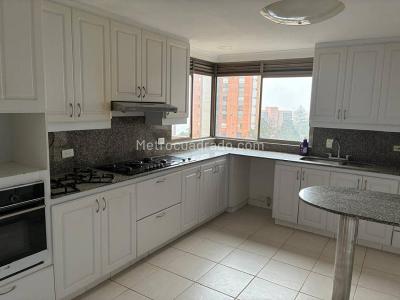 Apartamento de 4 alcobas en venta en El Poblado, Medellín, 245 m² · foto 3 de 20