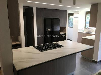 Apartamento de 3 alcobas en venta en El Poblado, Medellín, 150 m² · foto 1 de 20