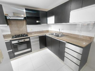 Apartamento de 3 alcobas en arriendo en El Poblado, Medellín, 126 m² · foto 3 de 20