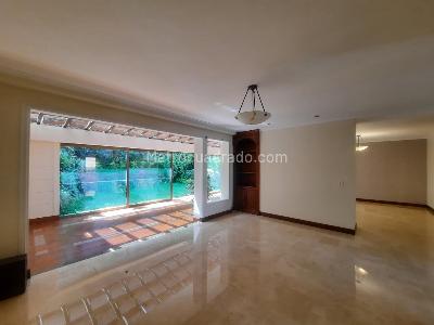 Casa de 3 alcobas en venta en Los Balsos, Medellín, 217 m² · foto 2 de 20