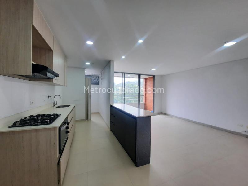 3BR Apartment in Loma Del Escobero (85 m²) - 2