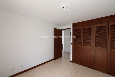 Apartamento de 3 alcobas en arriendo en Las Lomas, Medellín, 136 m² · foto 9 de 12