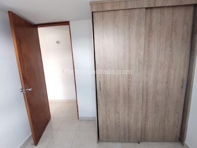 Apartamento de 3 alcobas en venta en Alcala, Bello, 55 m² · foto 6 de 13
