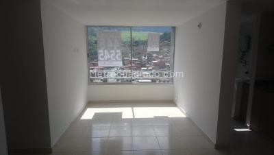 Apartamento de 3 alcobas en venta en Alcala, Bello, 55 m² · foto 4 de 16