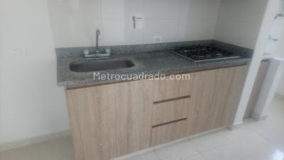Apartamento de 3 alcobas en venta en Alcala, Bello, 55 m² · foto 2 de 19