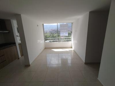 Apartamento de 3 alcobas en venta en Alcala, Bello, 55 m² · foto 4 de 19
