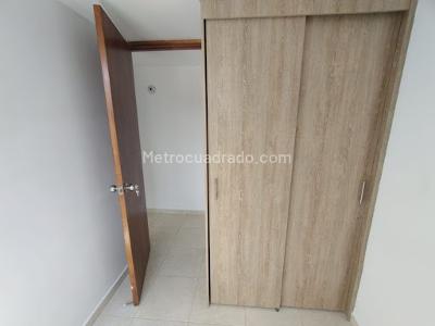 Apartamento de 3 alcobas en venta en Alcala, Bello, 55 m² · foto 6 de 19