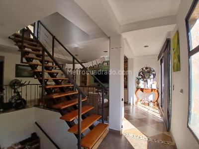 Apartamento de 3 alcobas en arriendo en Los Colores, Medellín, 200 m² · foto 3 de 20