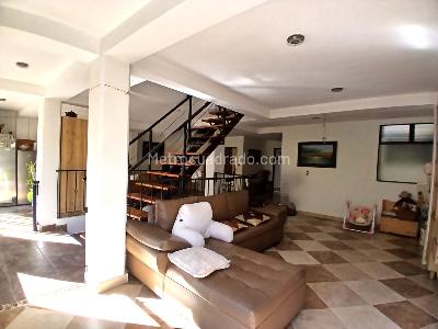 Apartamento de 3 alcobas en arriendo en Los Colores, Medellín, 200 m² · foto 7 de 20