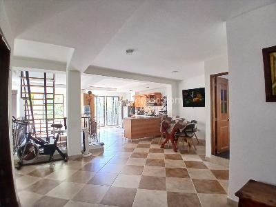 Apartamento de 3 alcobas en arriendo en Los Colores, Medellín, 200 m² · foto 8 de 20