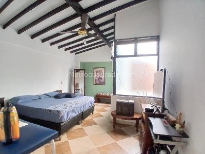 Apartamento de 3 alcobas en arriendo en Los Colores, Medellín, 200 m² · foto 11 de 20