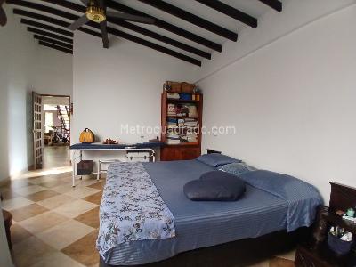 Apartamento de 3 alcobas en arriendo en Los Colores, Medellín, 200 m² · foto 12 de 20