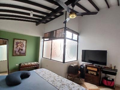 Apartamento de 3 alcobas en arriendo en Los Colores, Medellín, 200 m² · foto 13 de 20