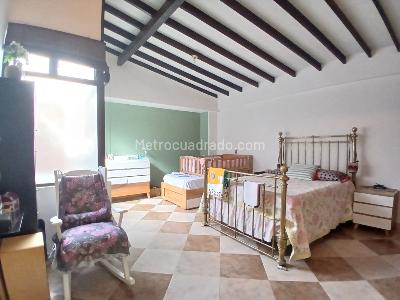Apartamento de 3 alcobas en arriendo en Los Colores, Medellín, 200 m² · foto 14 de 20