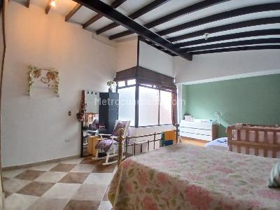 Apartamento de 3 alcobas en arriendo en Los Colores, Medellín, 200 m² · foto 16 de 20