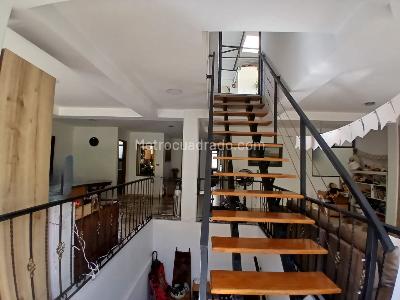 Apartamento de 3 alcobas en arriendo en Los Colores, Medellín, 200 m² · foto 19 de 20