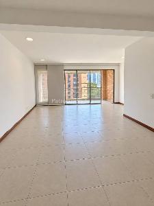Apartamento de 3 alcobas en arriendo en Los Balsos, Medellín, 187 m² · foto 2 de 11