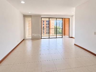 Apartamento de 3 alcobas en arriendo en Los Balsos, Medellín, 187 m² · foto 3 de 11