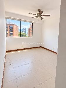 Apartamento de 3 alcobas en arriendo en Los Balsos, Medellín, 187 m² · foto 4 de 11